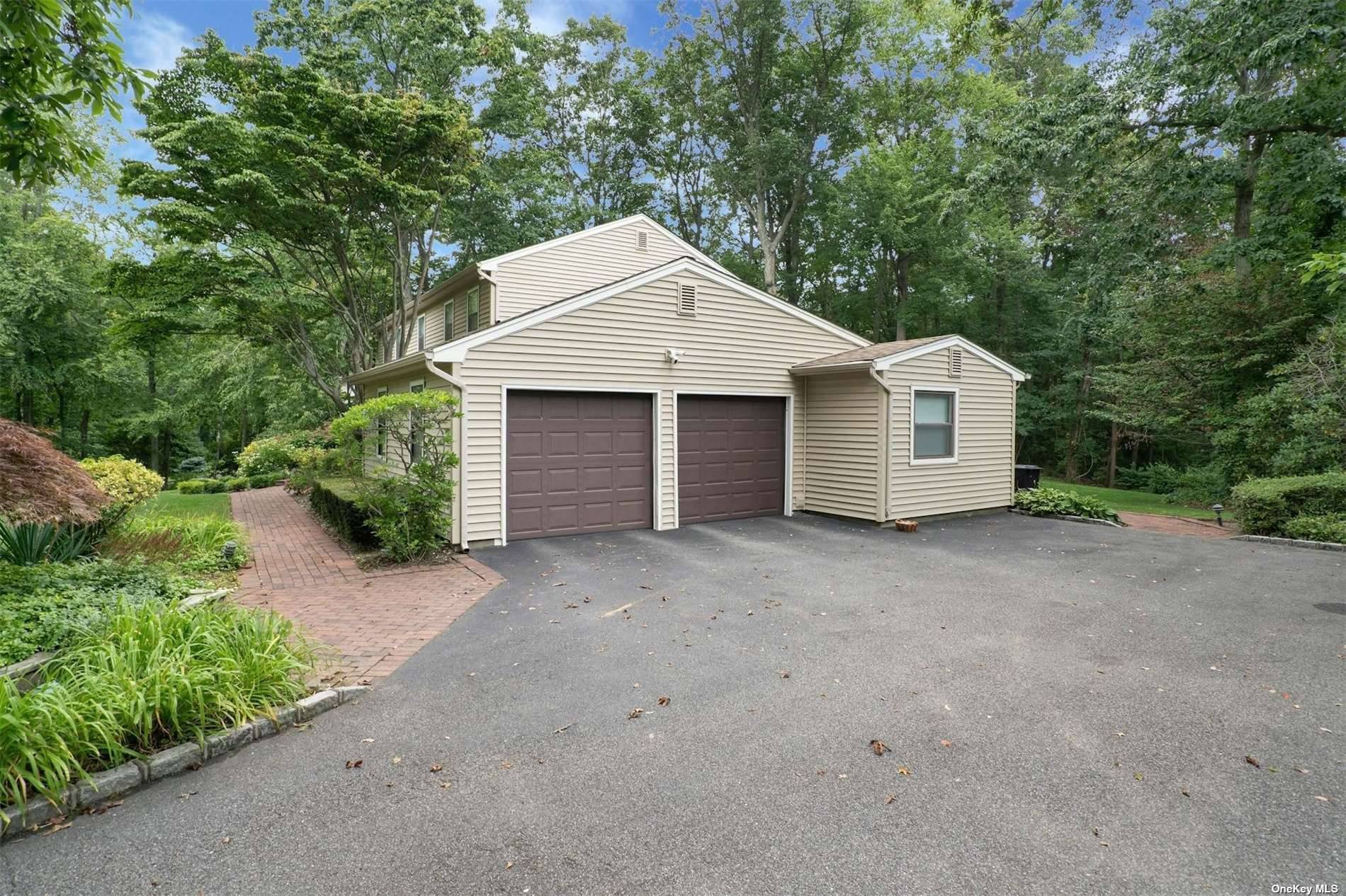 Dix Hills, NY 11746,15 Mcculloch DR