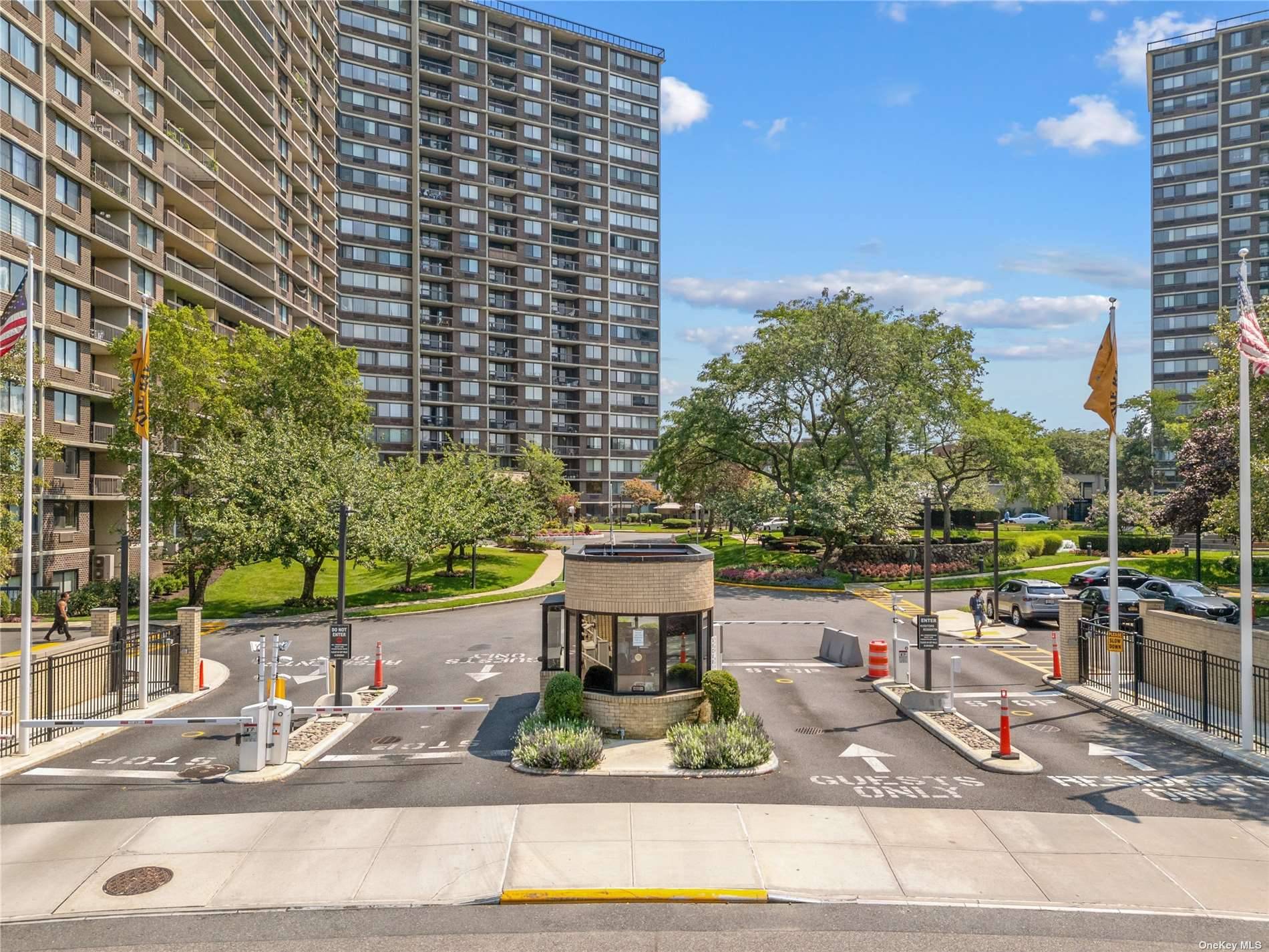 Bayside, NY 11360,2 Bay Club DR #3G