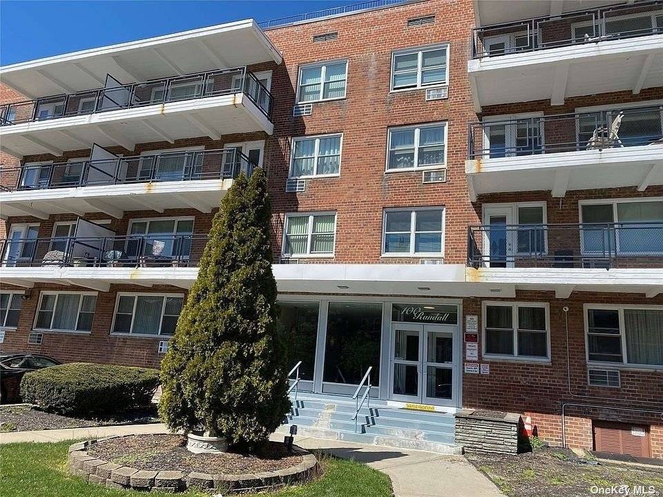 Freeport, NY 11520,100 Randall AVE #3B