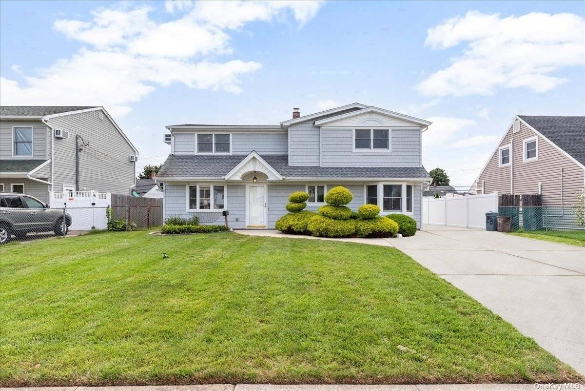 Levittown, NY 11756,28 Harvest LN