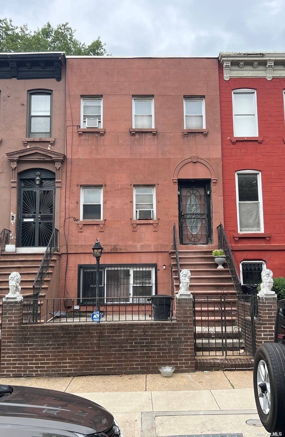 Stuyvesant Heights, NY 11233,461 Macon ST