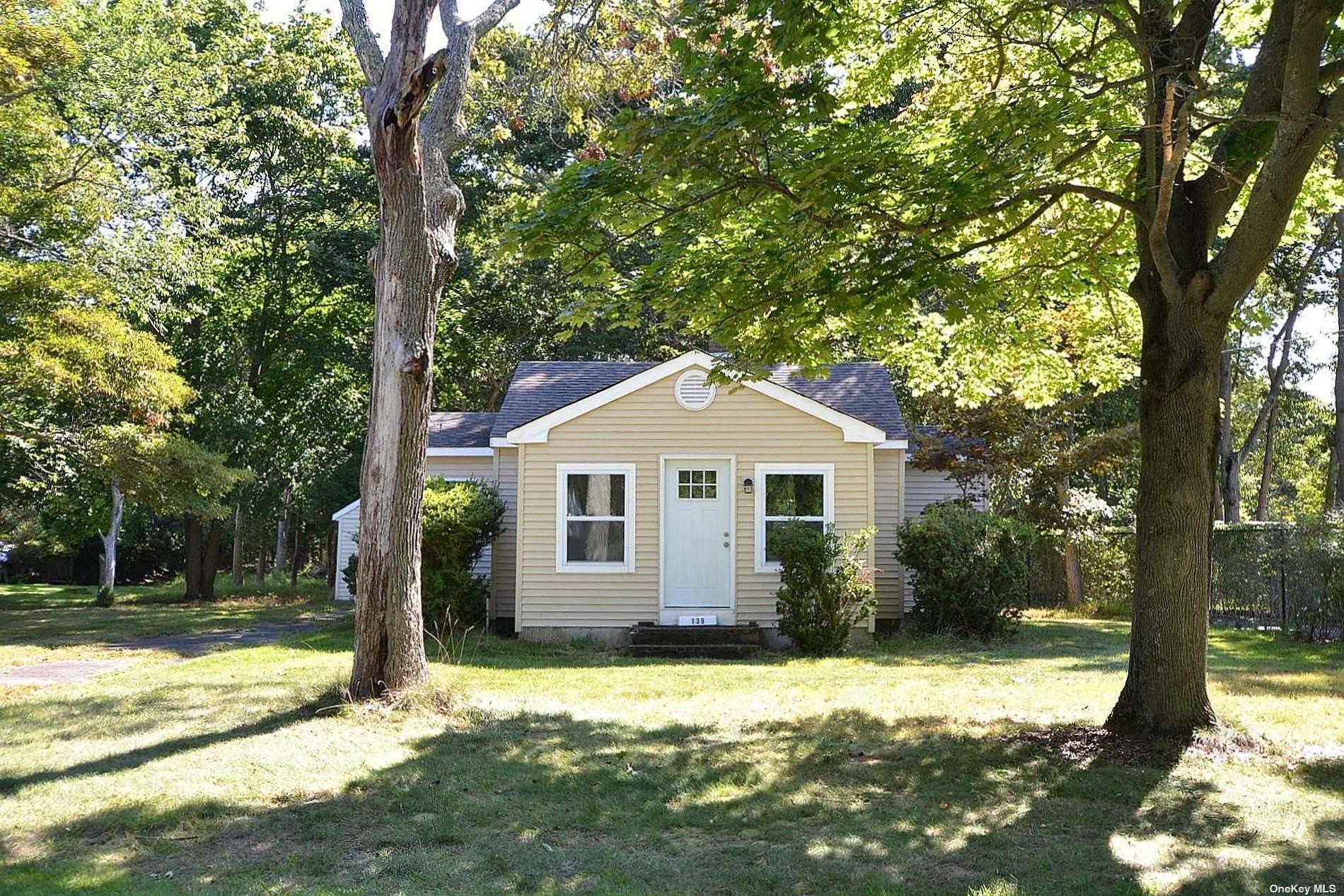 Center Moriches, NY 11934,139 Belleview AVE