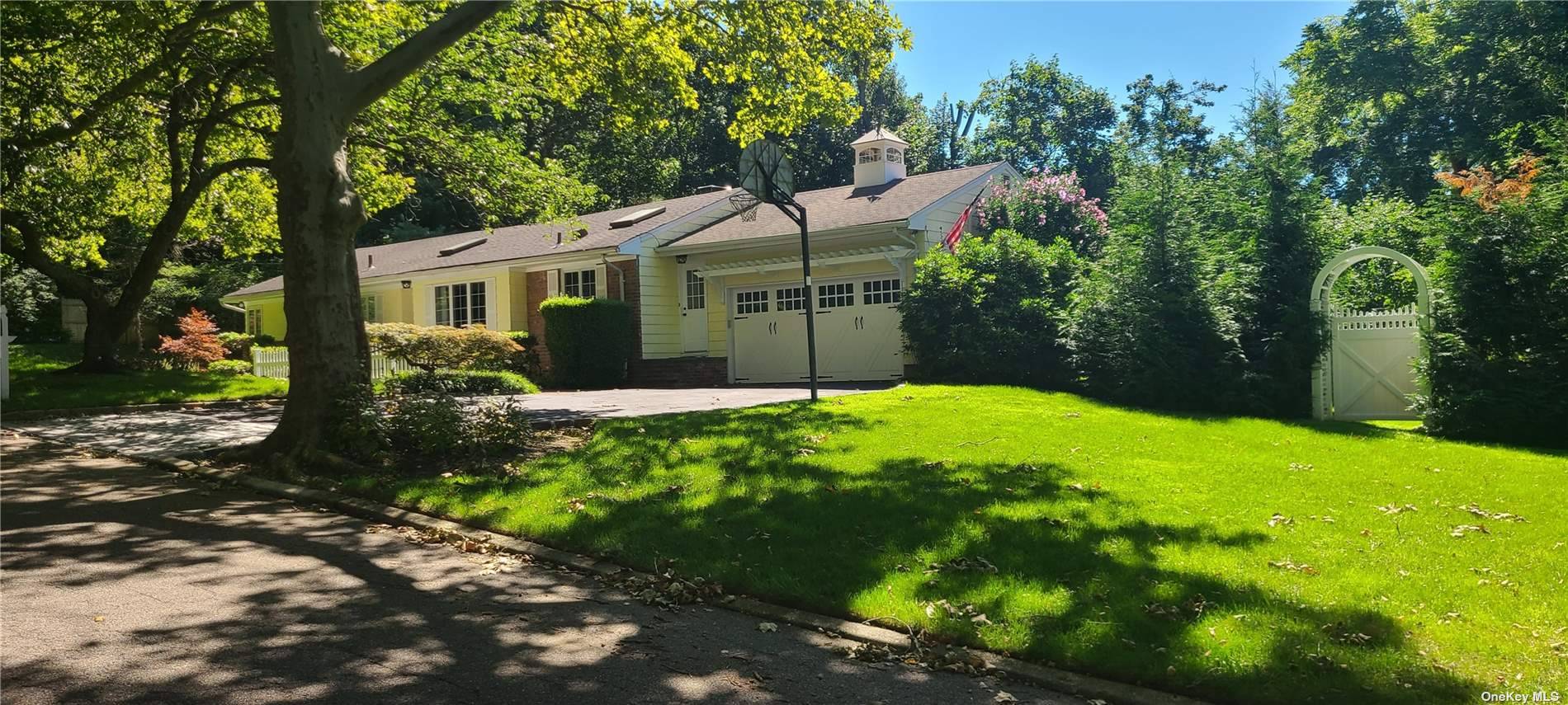 Cold Spring Harbor, NY 11724,70 Snowball DR