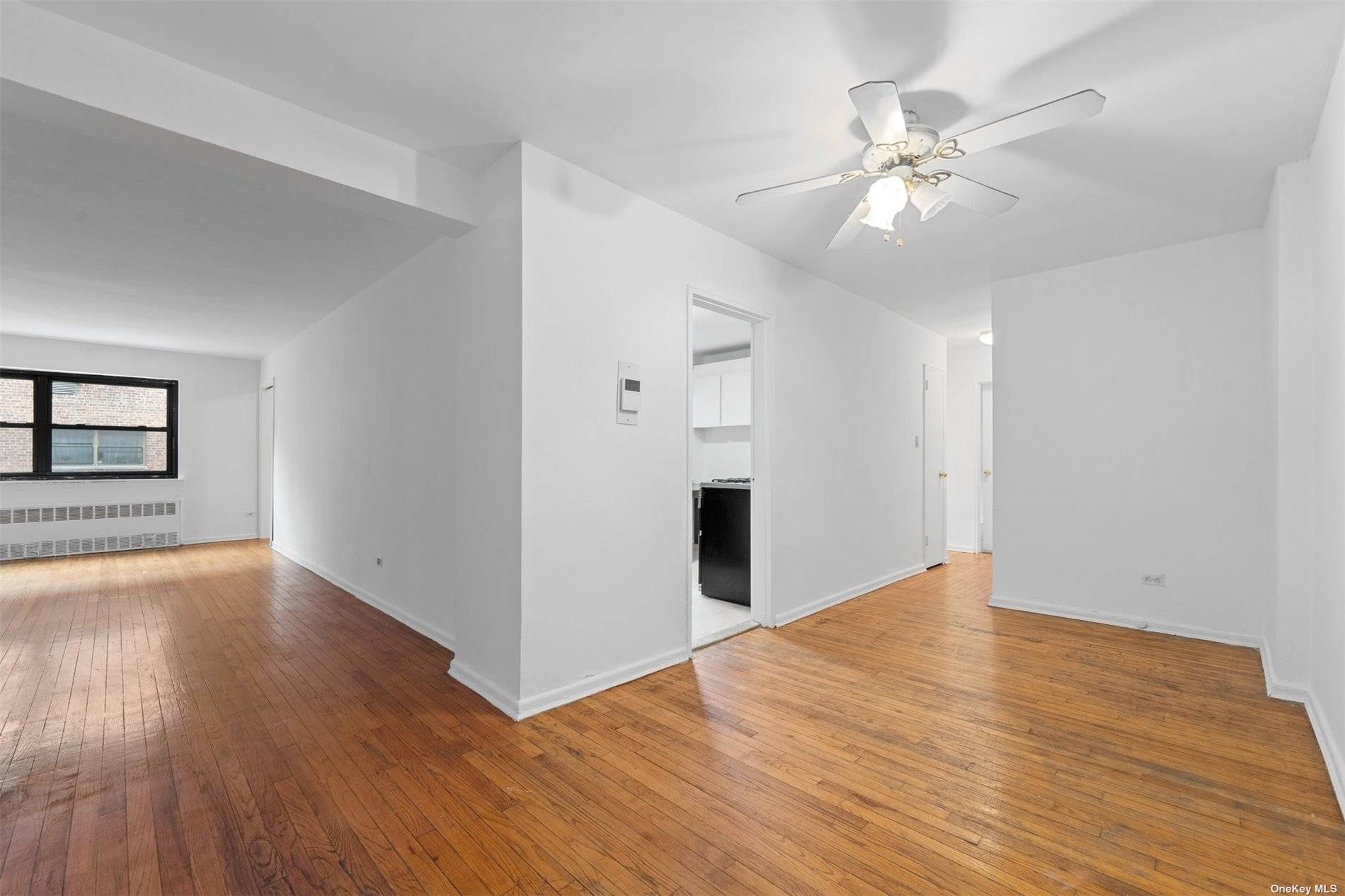 Elmhurst, NY 11373,94-31 59th Ave #3G