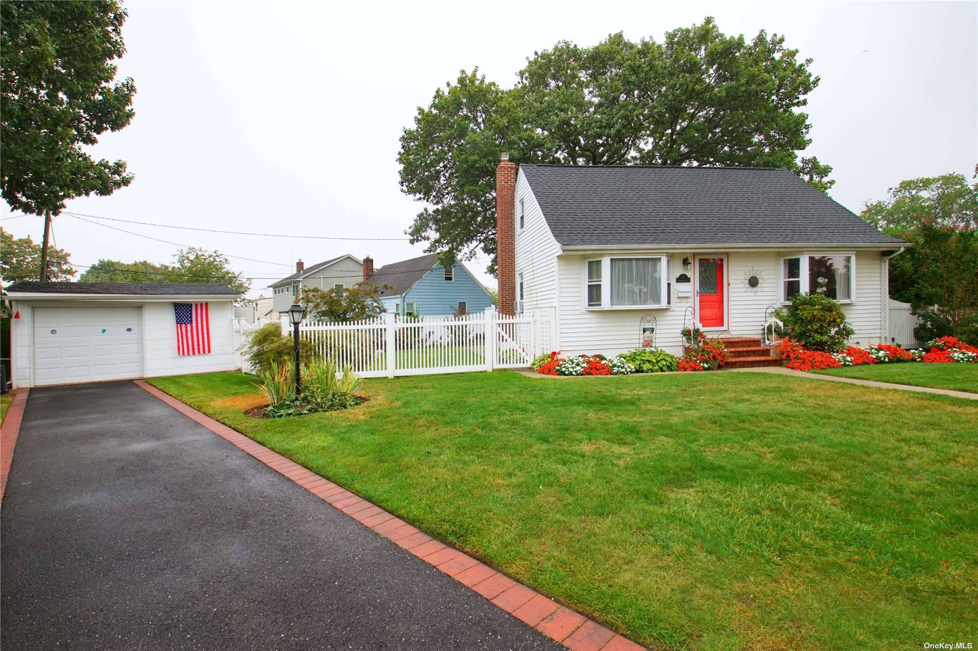 Bethpage, NY 11714,11 Farmedge RD