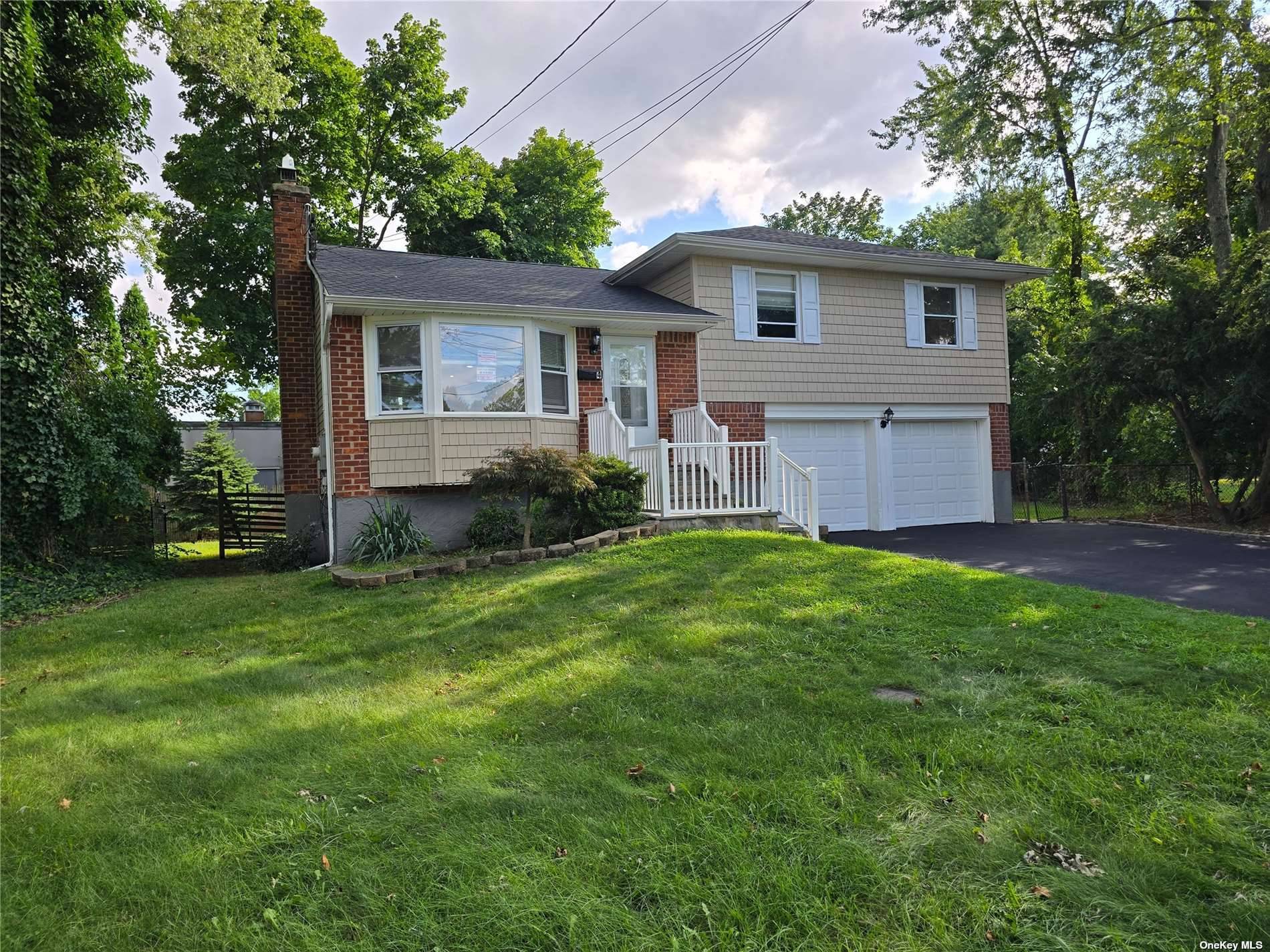 Commack, NY 11725,4 Hayfield CT