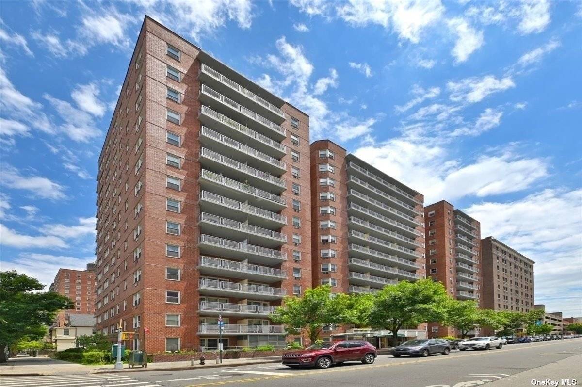 Jamaica, NY 11432,89-15 Parsons BLVD #10C