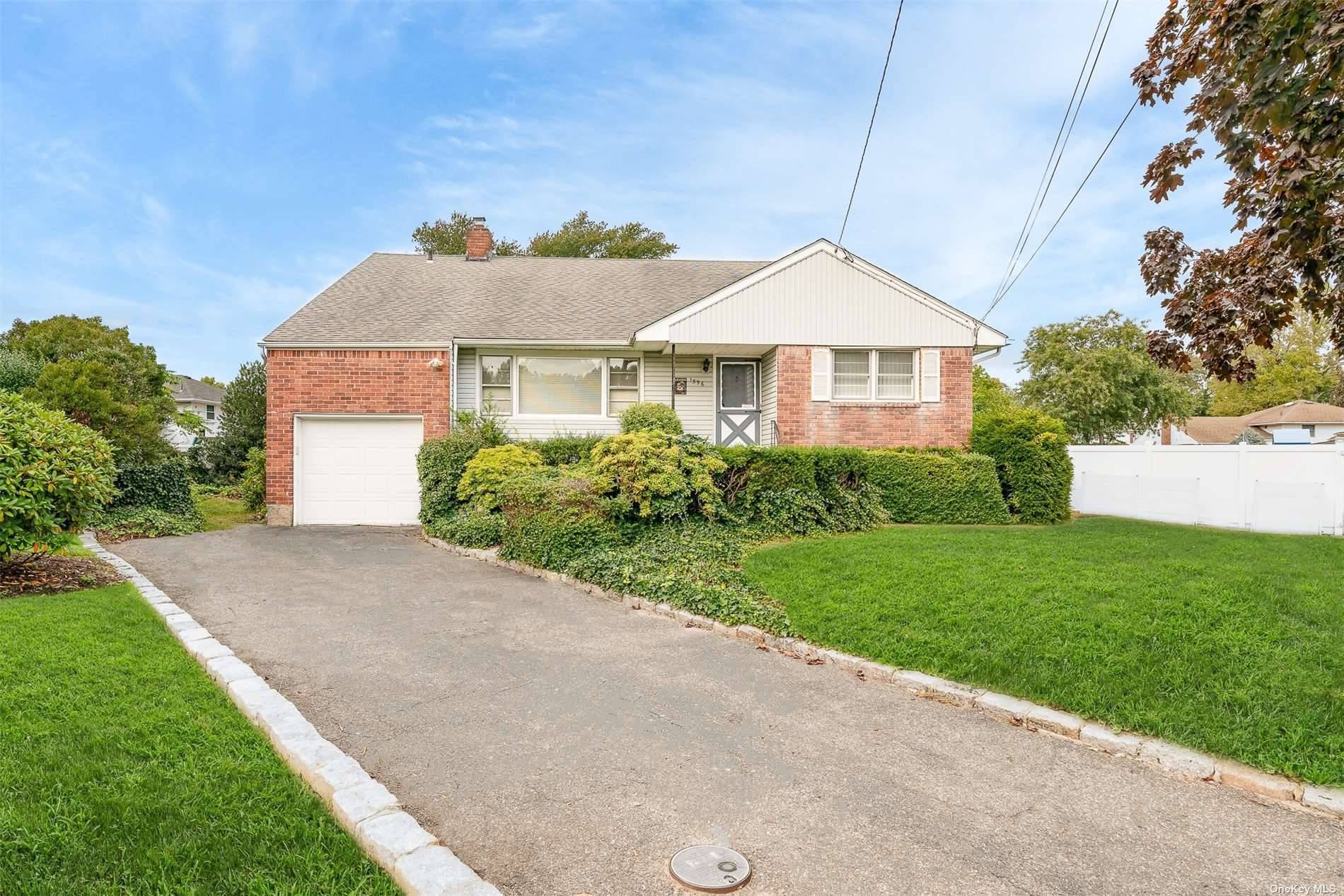 Wantagh, NY 11793,1596 Milburn CT