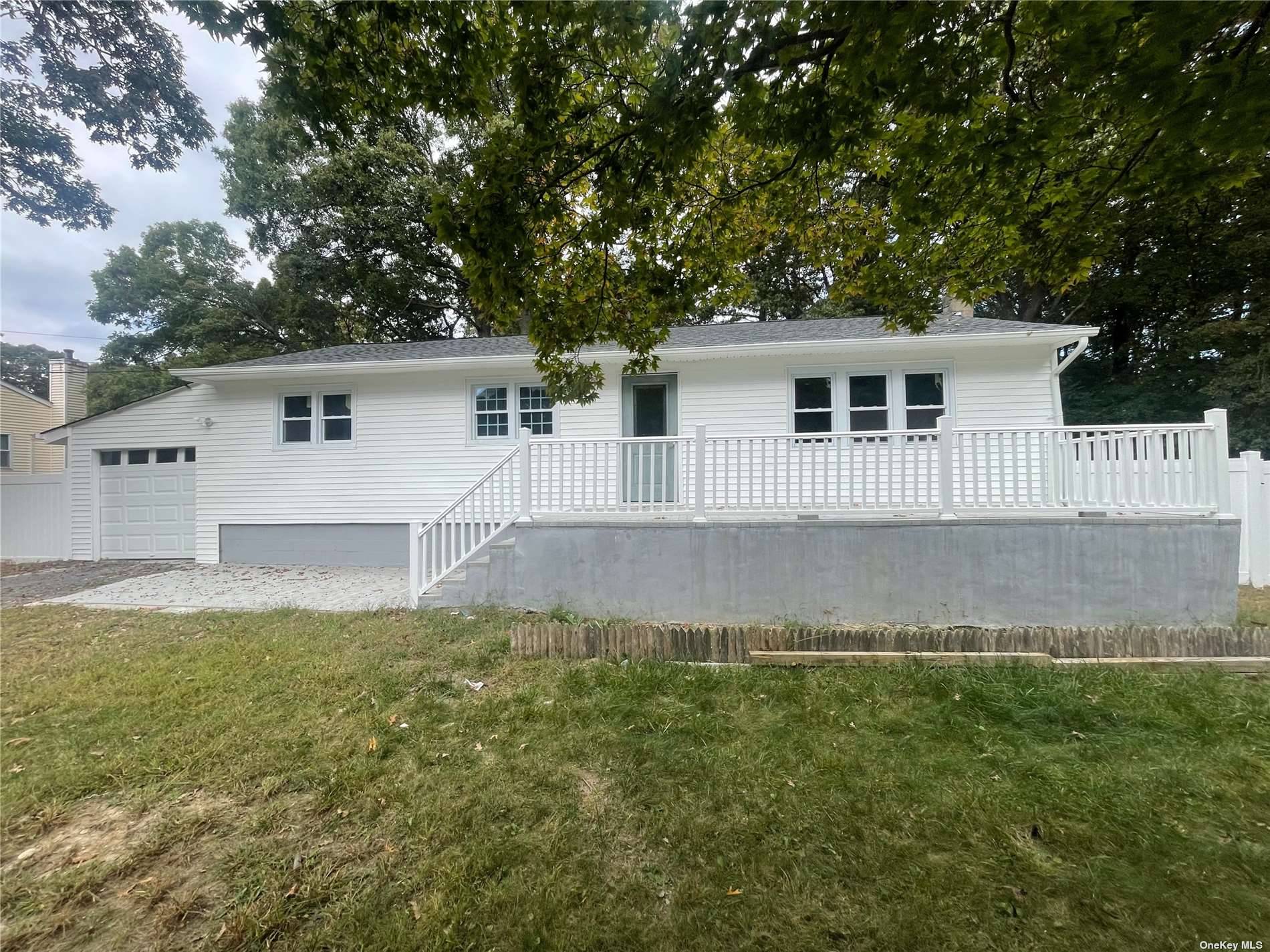 Middle Island, NY 11953,15 Adams LN