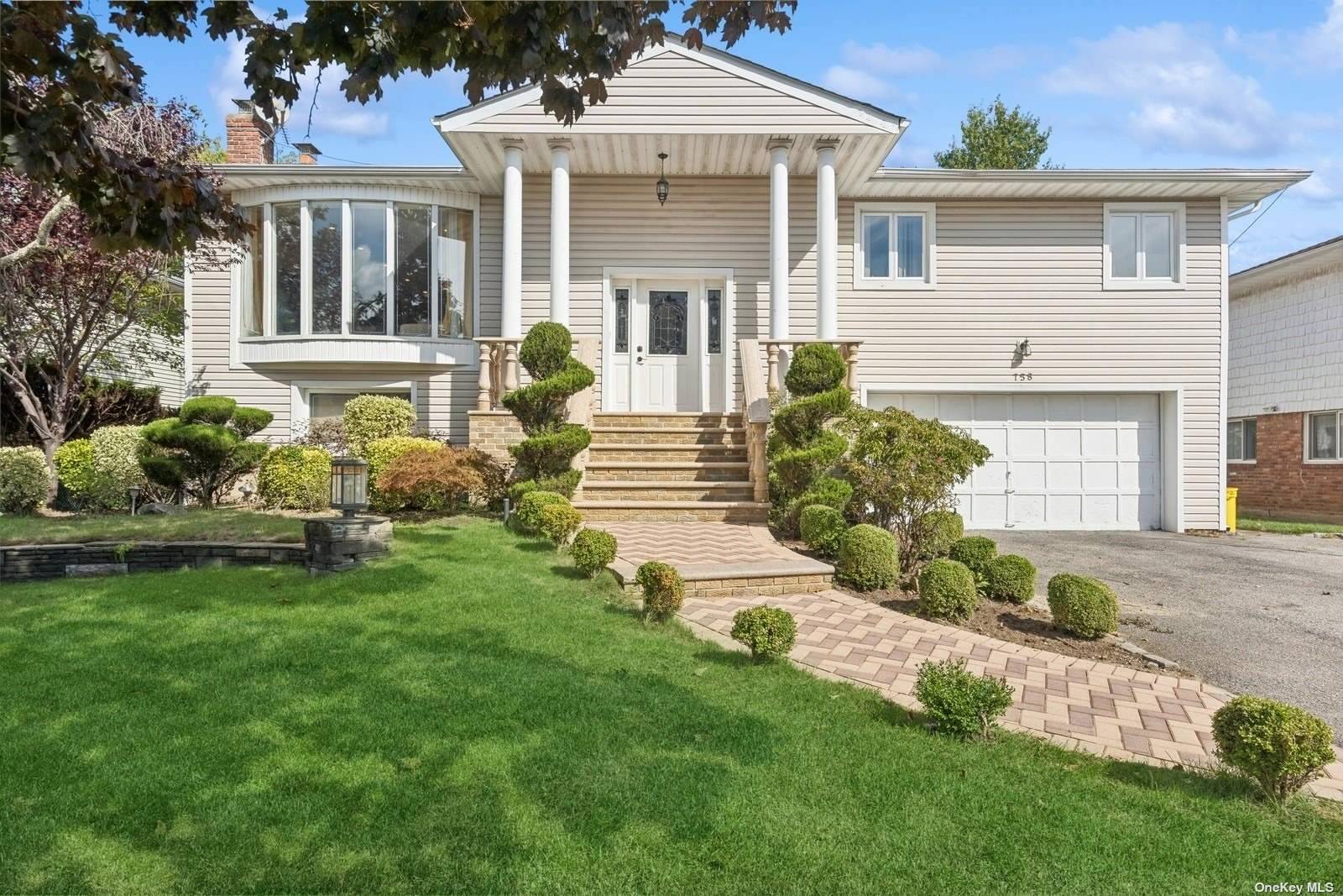 North Woodmere, NY 11581,758 Turf RD