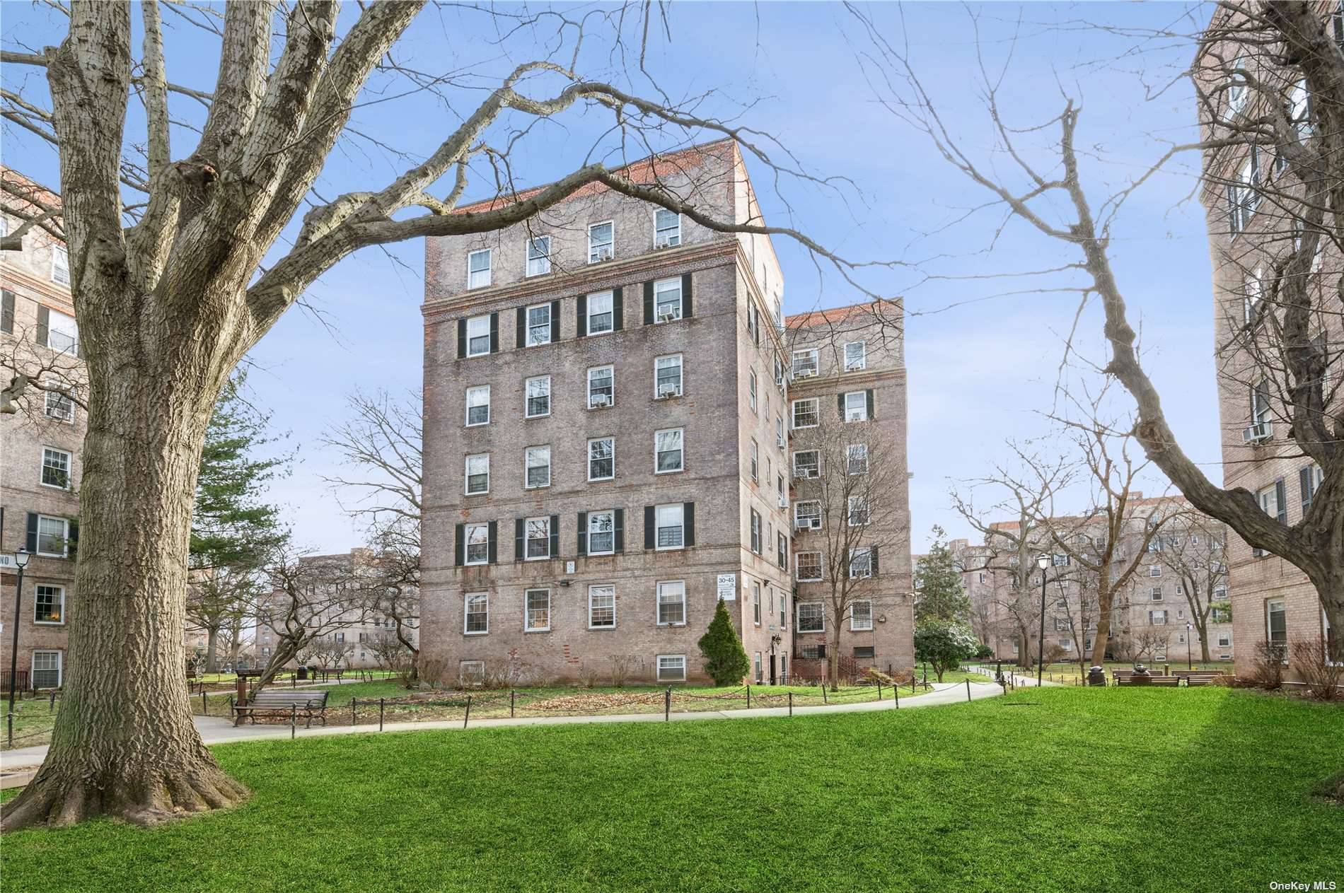 Woodside, NY 11377,30-45 Hobart ST #2bB