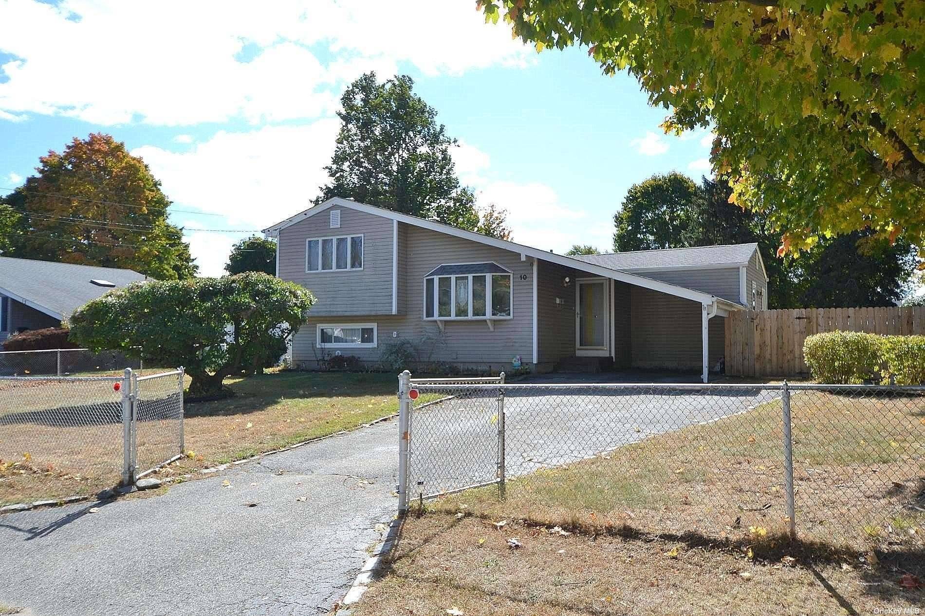 Brentwood, NY 11717,10 Laurie RD