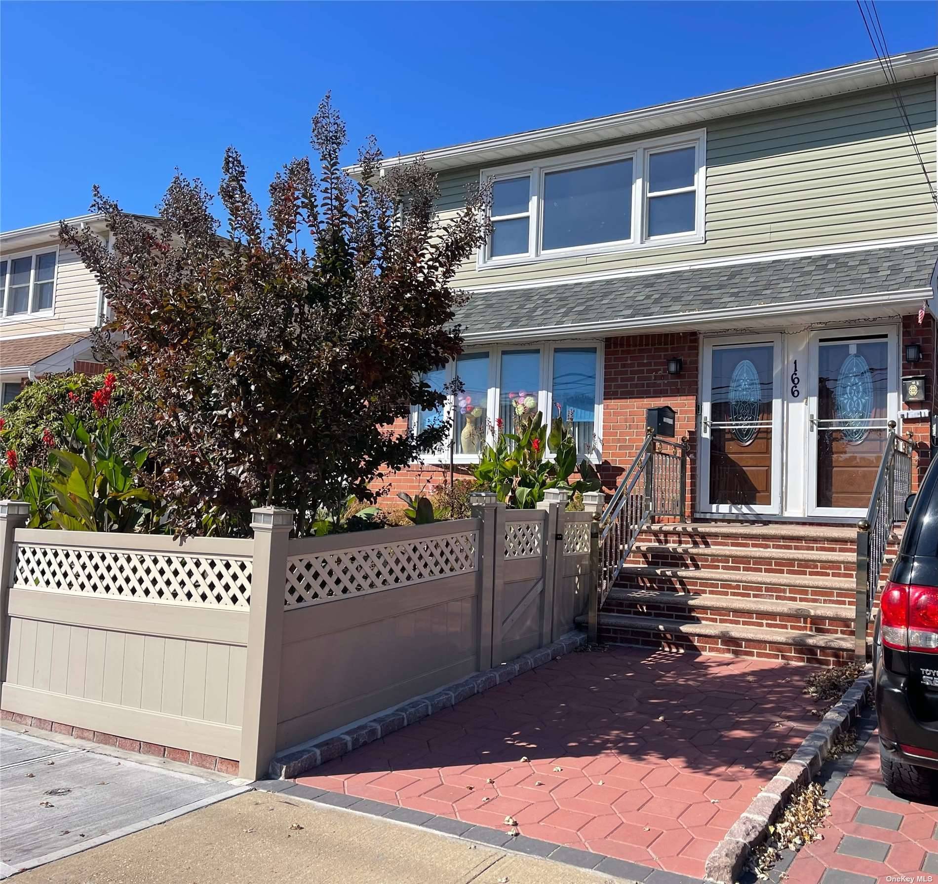 Floral Park, NY 11001,166 Arthur AVE #2