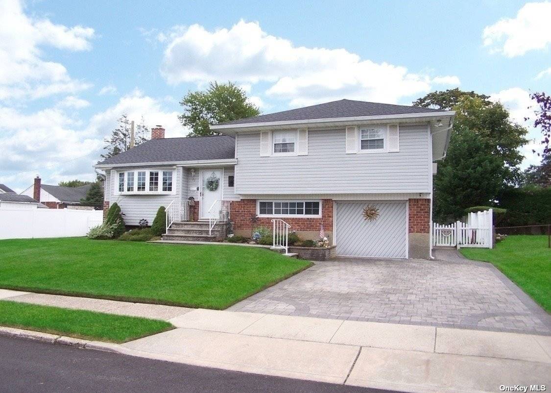 Plainview, NY 11803,25 Alma LN