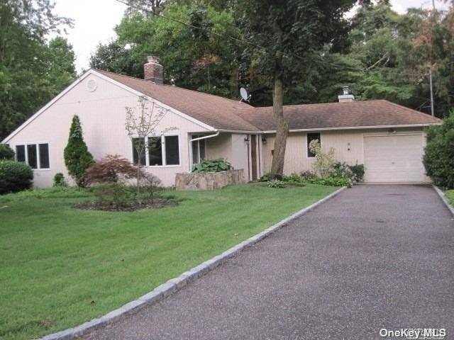 Roslyn, NY 11576,26 Ridge DR