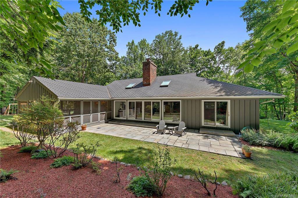 Pound Ridge, NY 10576,164 Westchester AVE