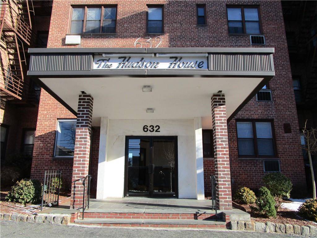 Yonkers, NY 10701,632 Warburton AVE #5B