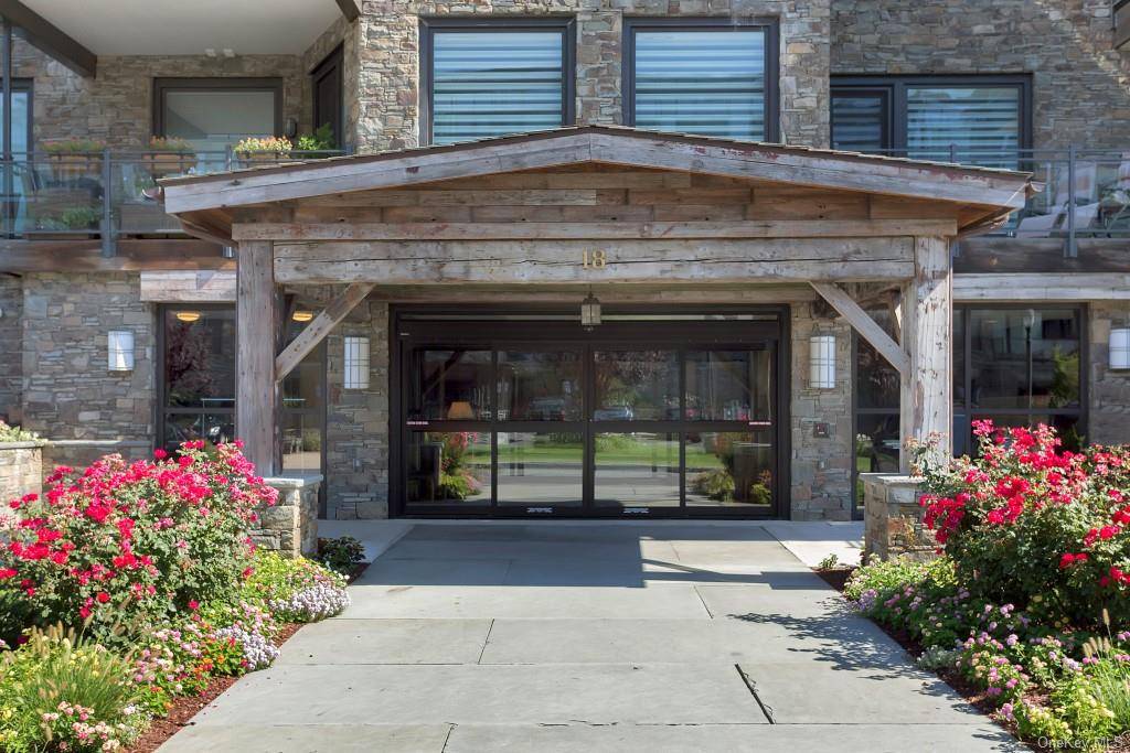 Tarrytown, NY 10591,18 Rivers Edge DR #409