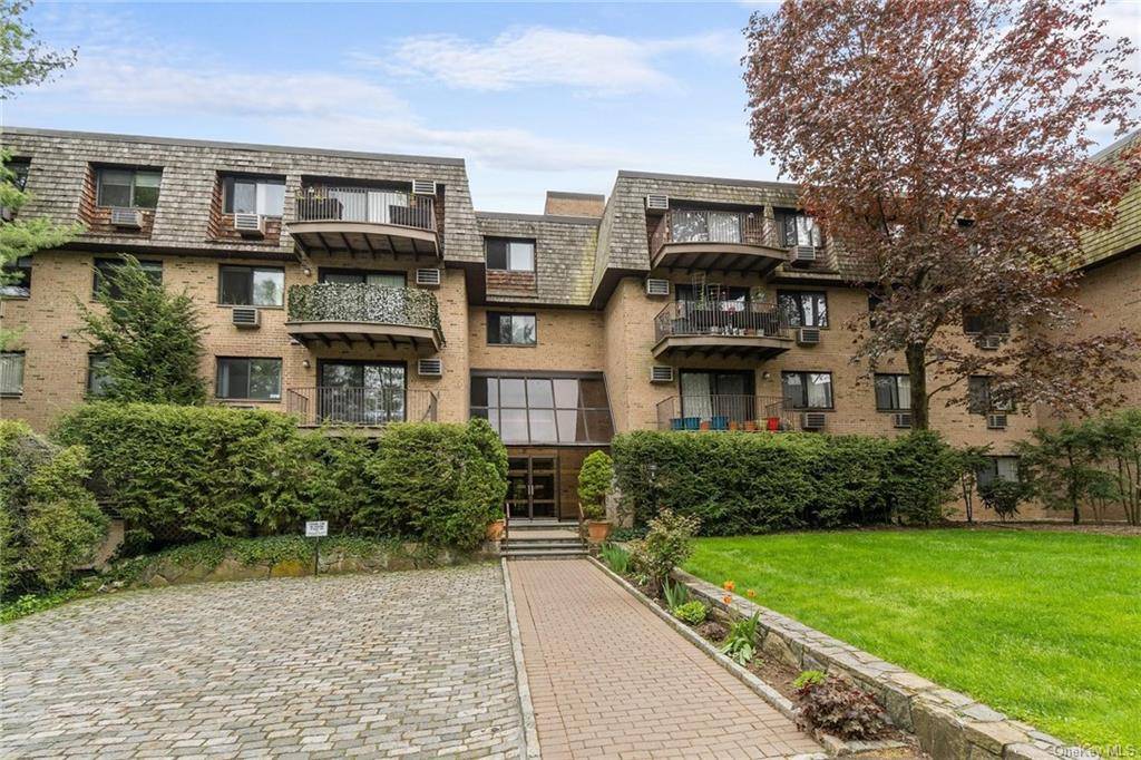 Scarsdale, NY 10583,500 Central Park AVE #116