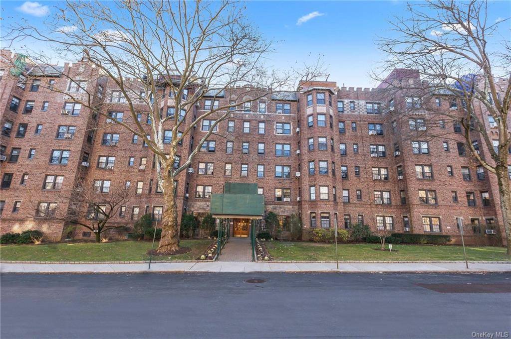 Scarsdale, NY 10583,253 Garth RD #4D