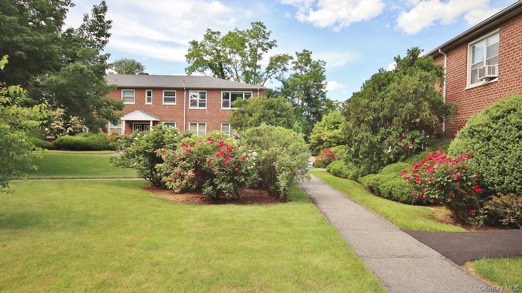 Briarcliff Manor, NY 10510,207 Schrade RD #2C