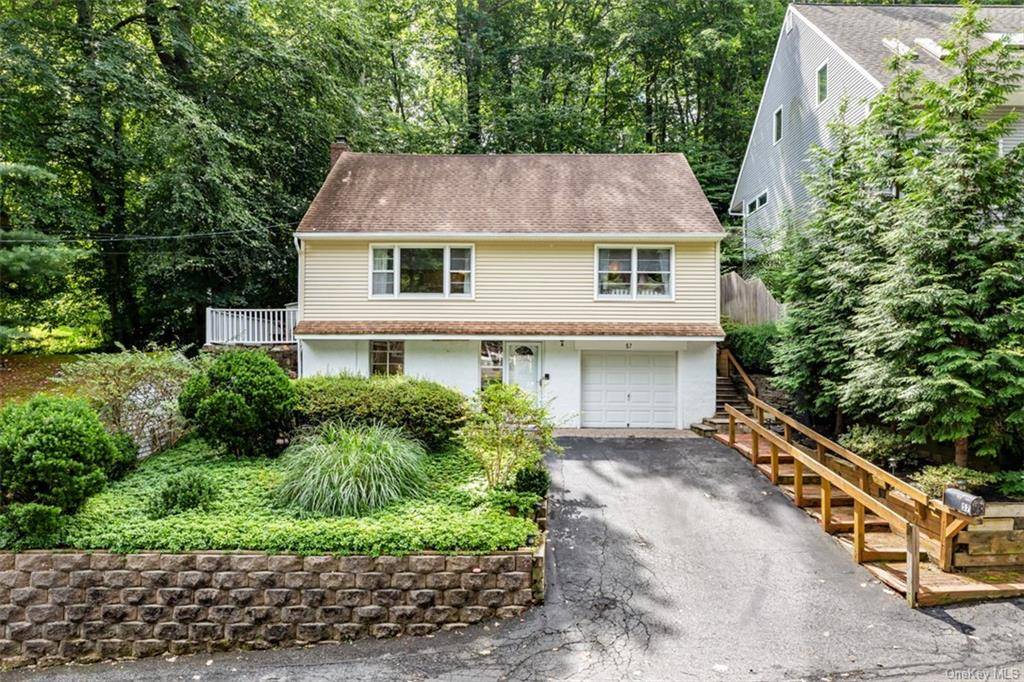 Centerport, NY 11721,57 Oakdale RD