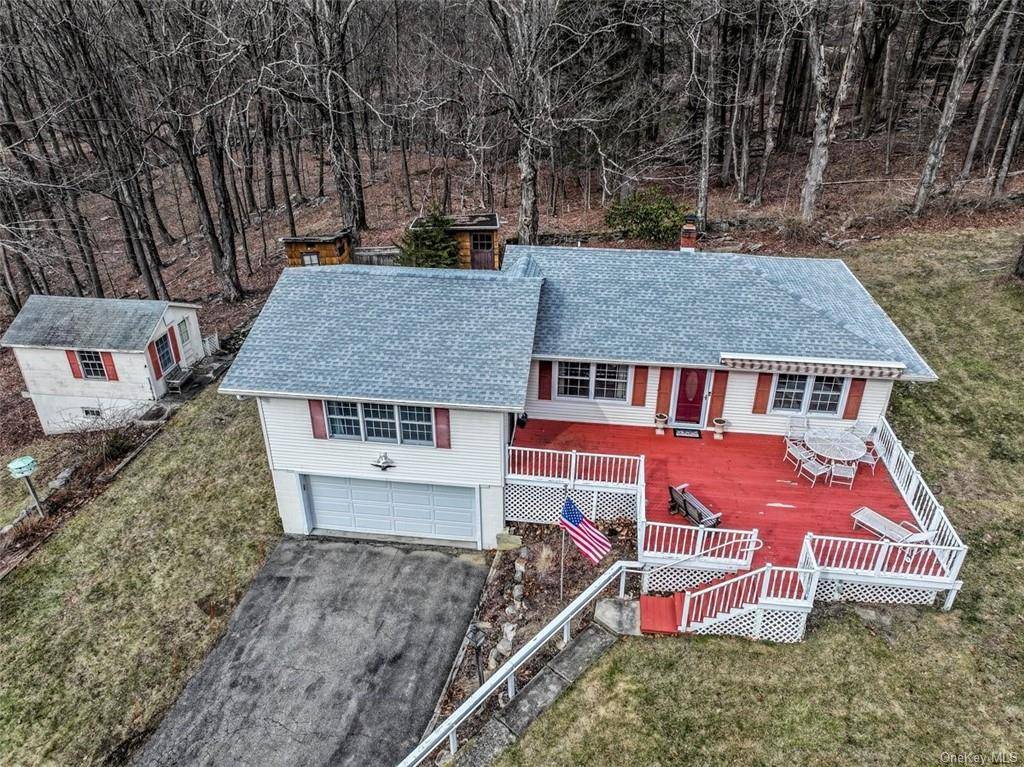 Holmes, NY 12531,184 Nicholson RD