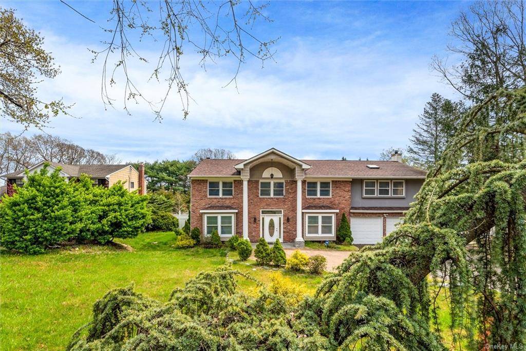 Dix Hills, NY 11746,101 Stonehurst LN