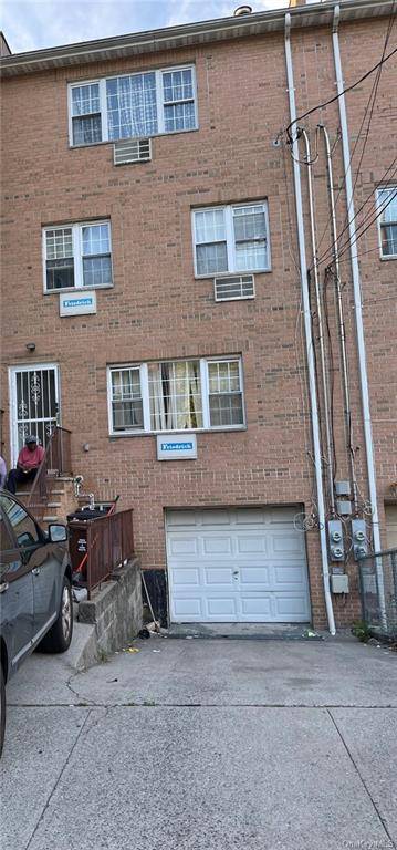 Bronx, NY 10469,919 Mace AVE