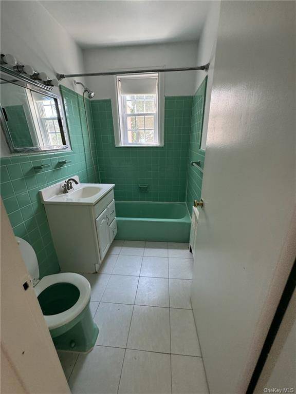 Bronxville, NY 10708,51 Cross ST #4D