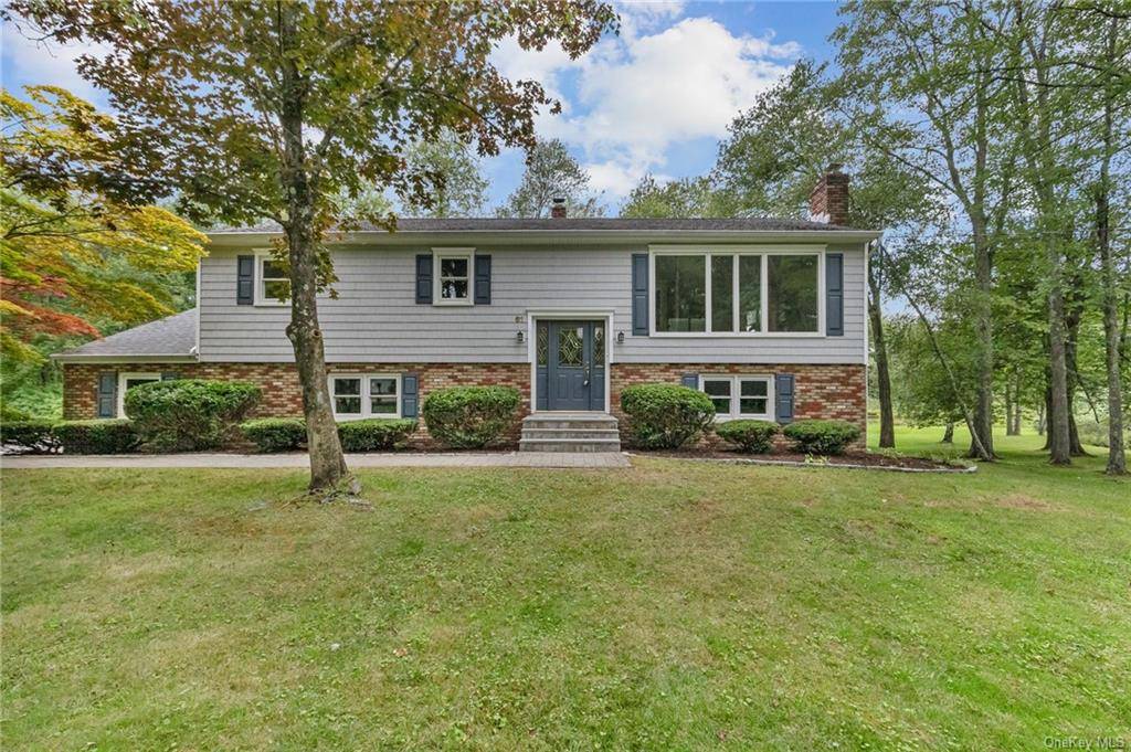 Mahopac, NY 10541,61 Walnut DR