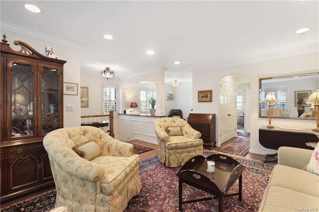 Bronxville, NY 10708,27 Lake AVE #27