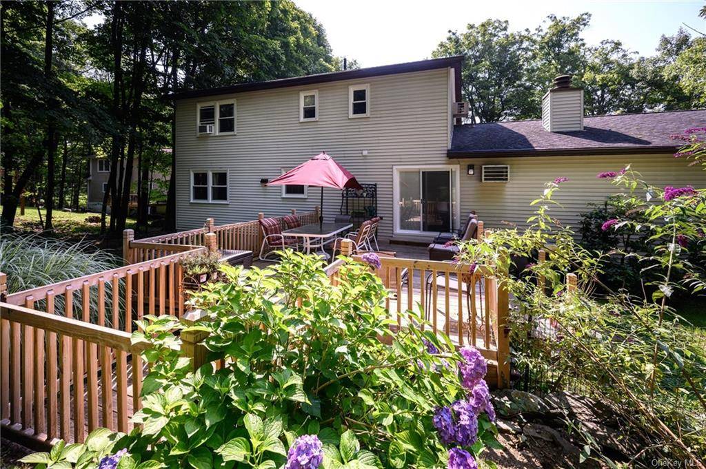 Stormville, NY 12582,106 Blueberry LN