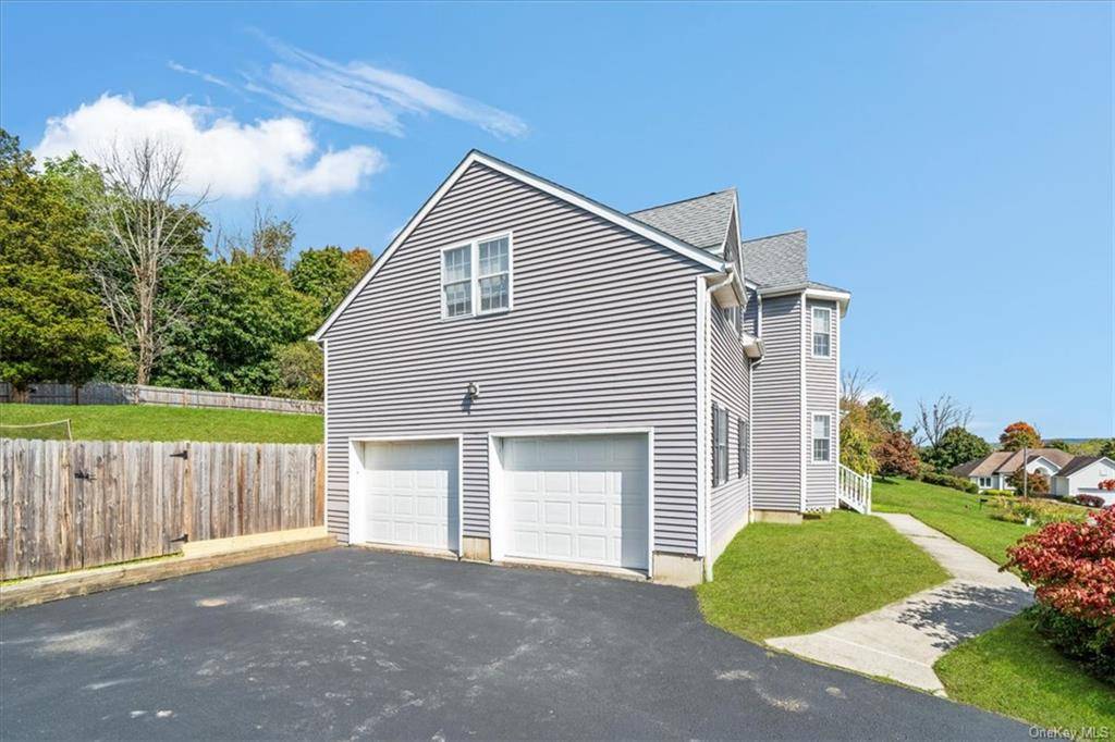 Warwick, NY 10990,26 Valley View CIR