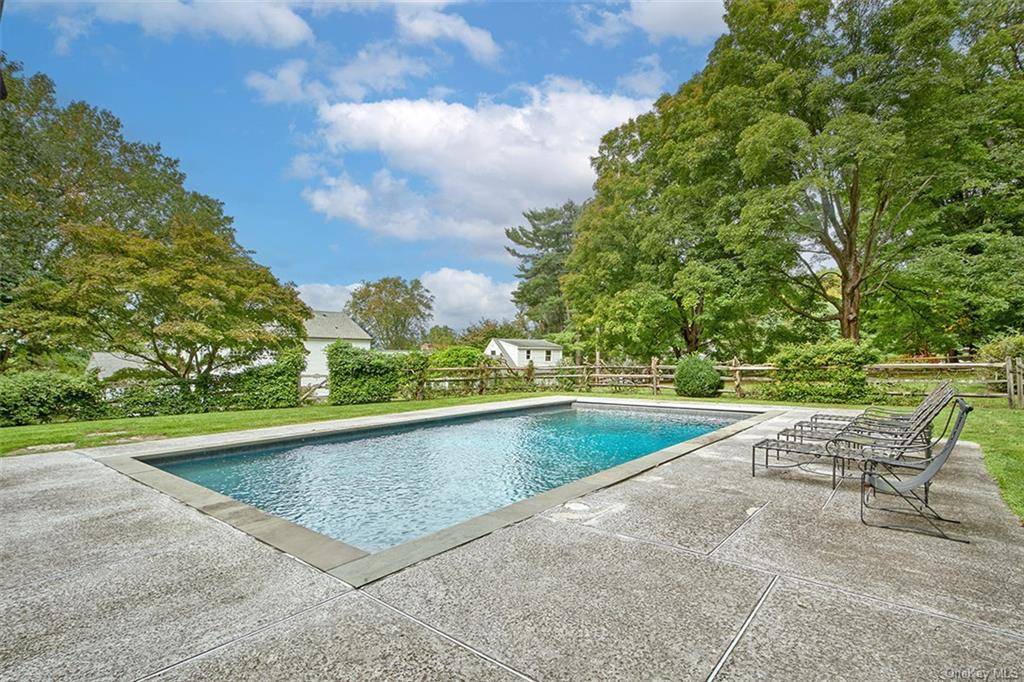 Chappaqua, NY 10514,15 Gedney WAY