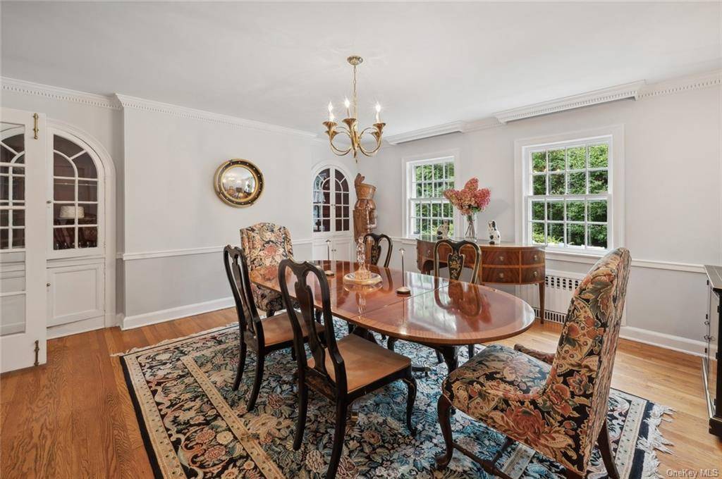 Bronxville, NY 10708,352 Pondfield RD