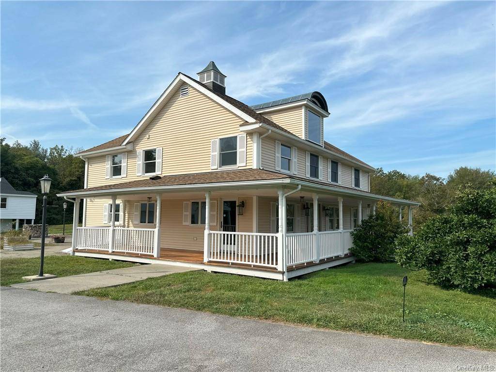 Hyde Park, NY 12538,92 Crum Elbow RD