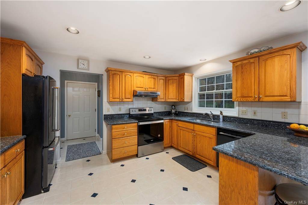 Mahopac, NY 10541,10 Stacey LN