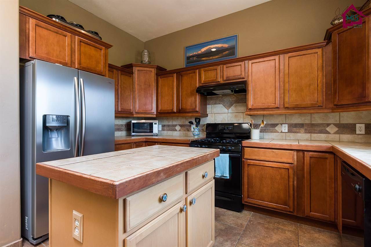 Las Cruces, NM 88007,6121 Desert Valley CT