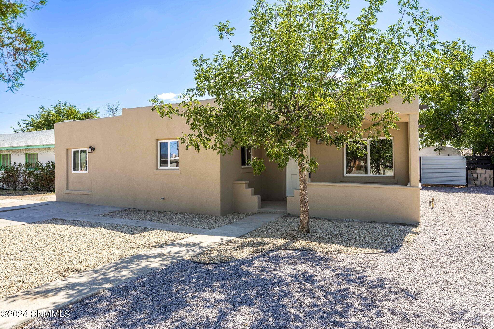 Las Cruces, NM 88005,1145 Circle DR