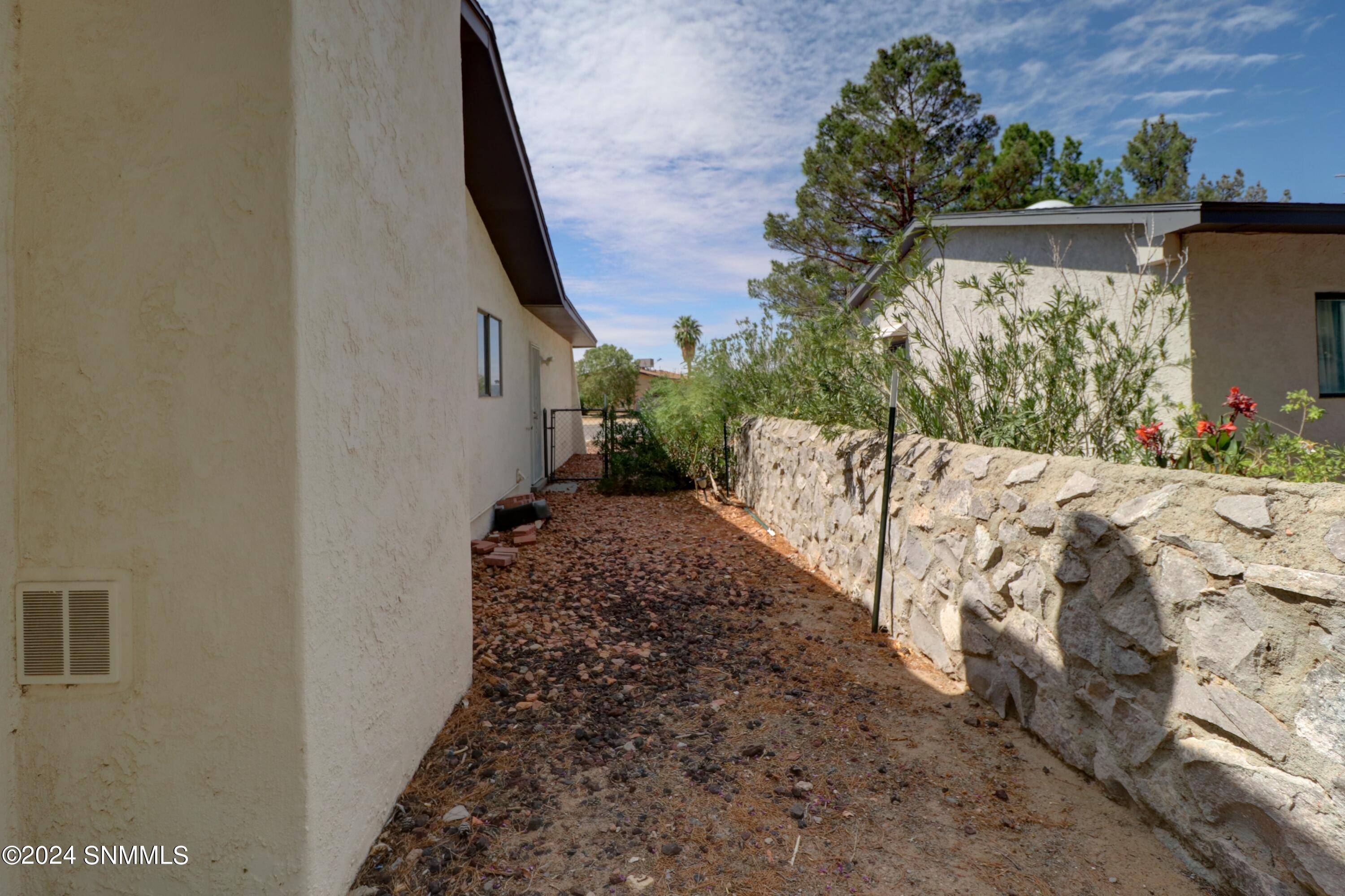 Las Cruces, NM 88001,1164 Lewis ST