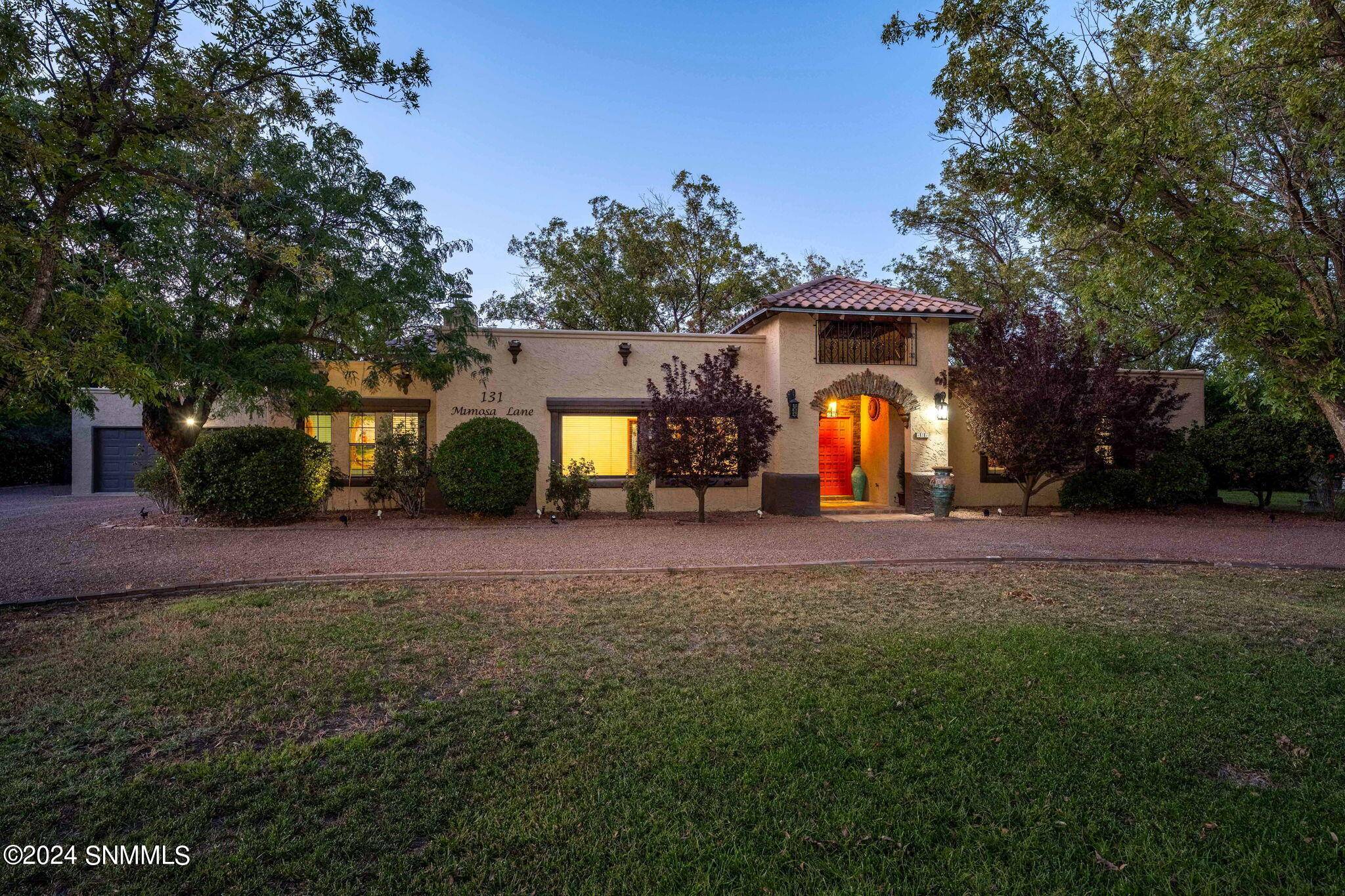 Las Cruces, NM 88001,131 Mimosa LN