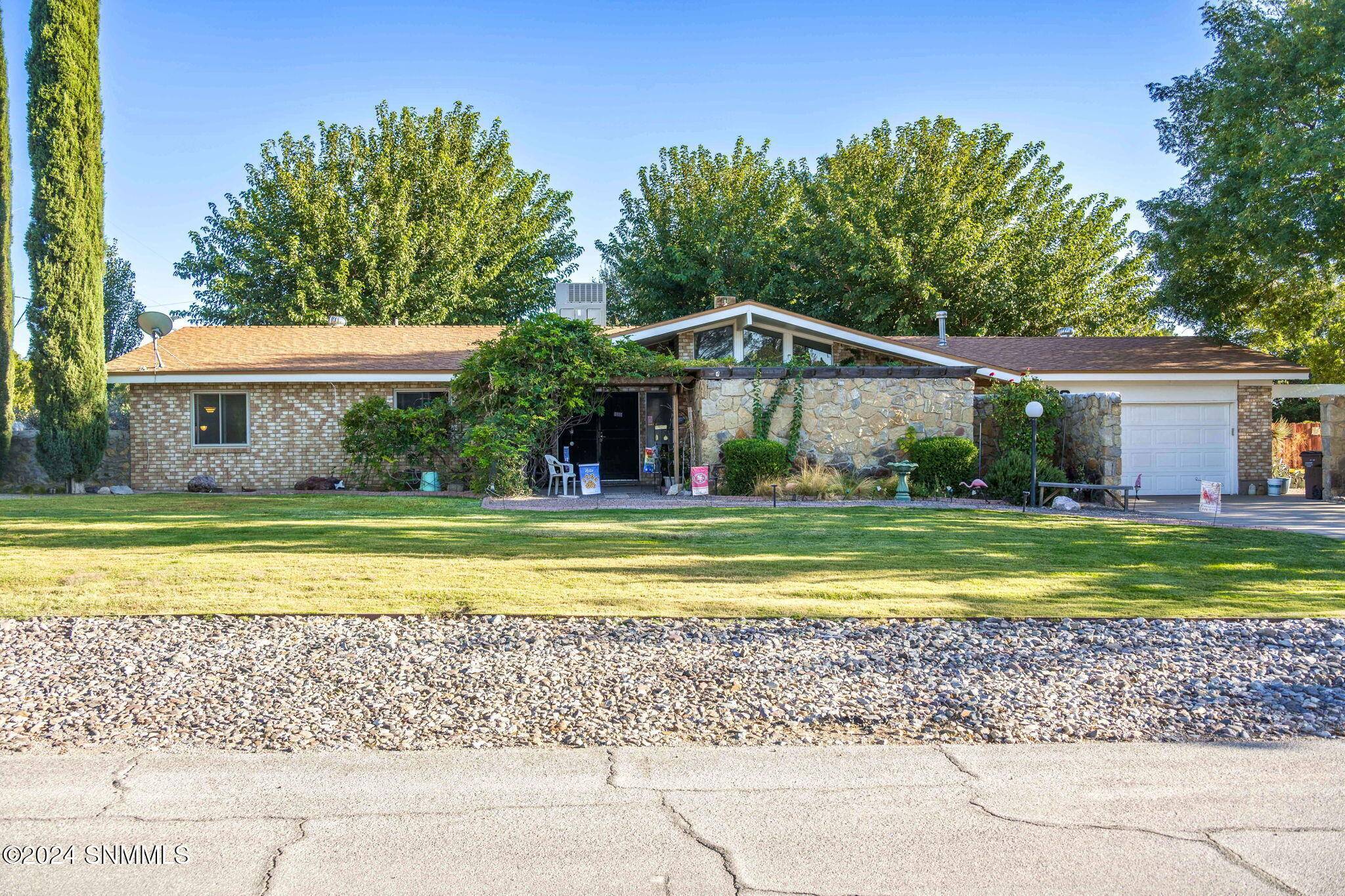 Las Cruces, NM 88001,3006 Ronna DR