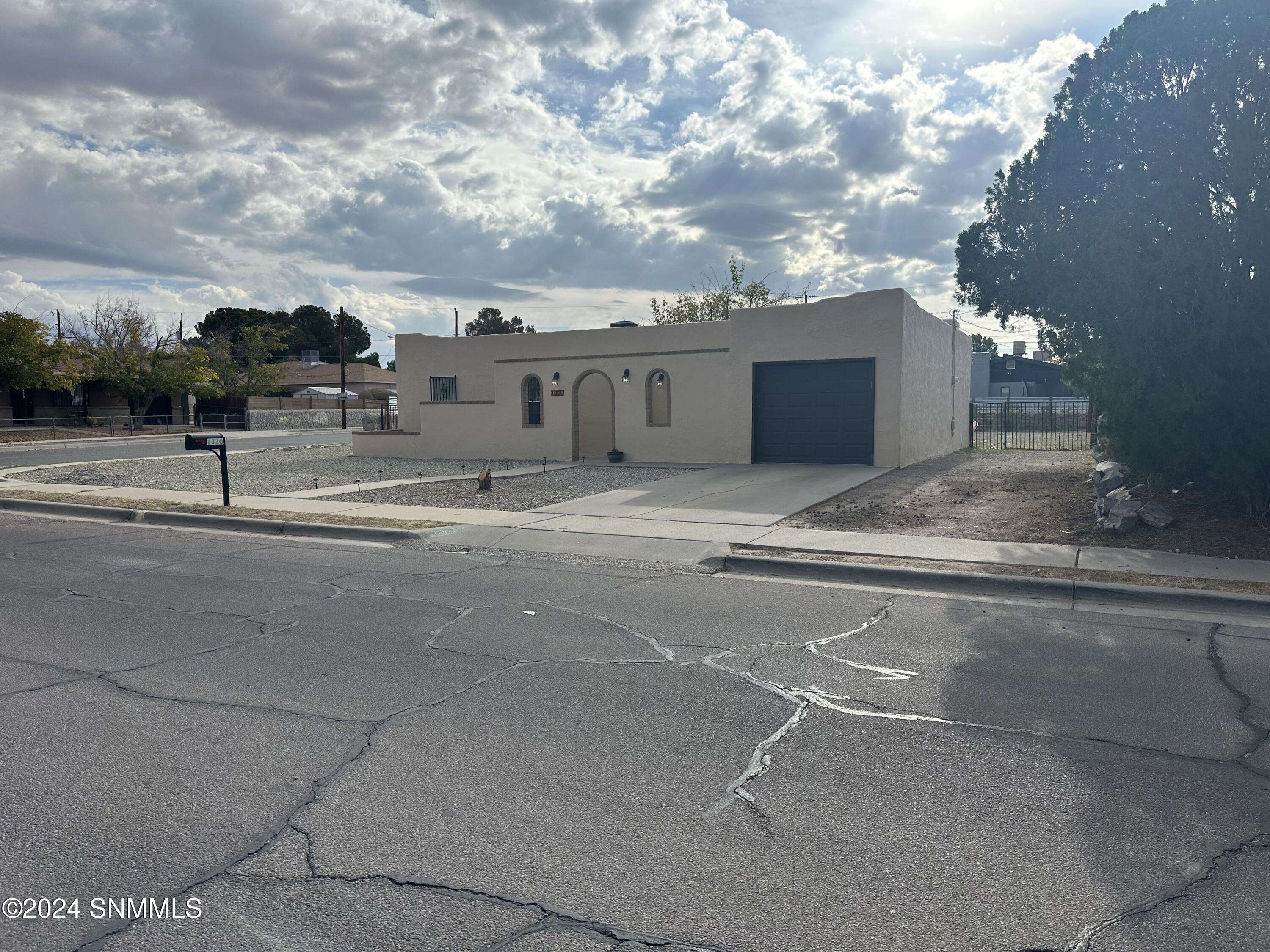 Las Cruces, NM 88001,1320 Juniper