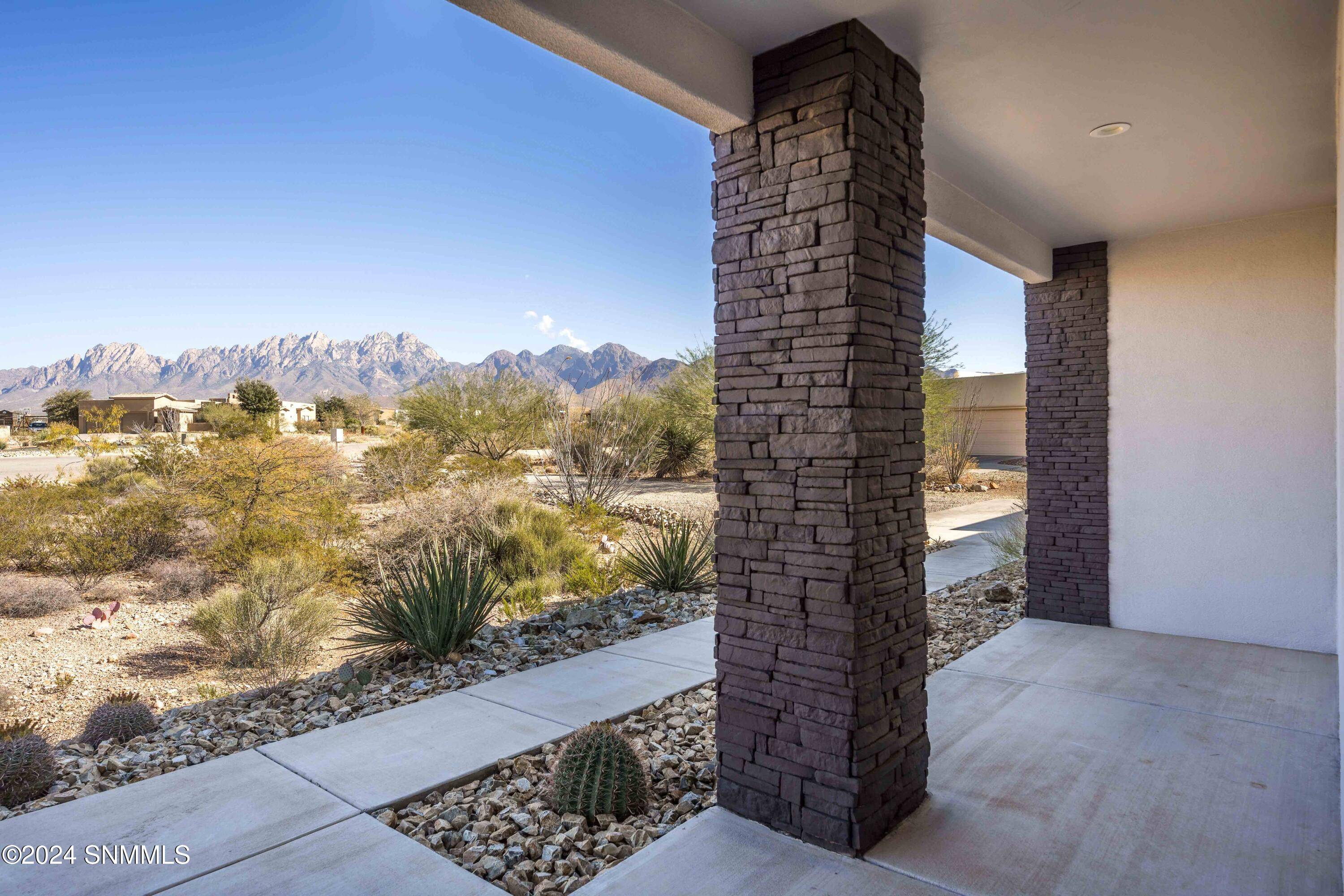 Las Cruces, NM 88011,8560 Barrel Cactus CT