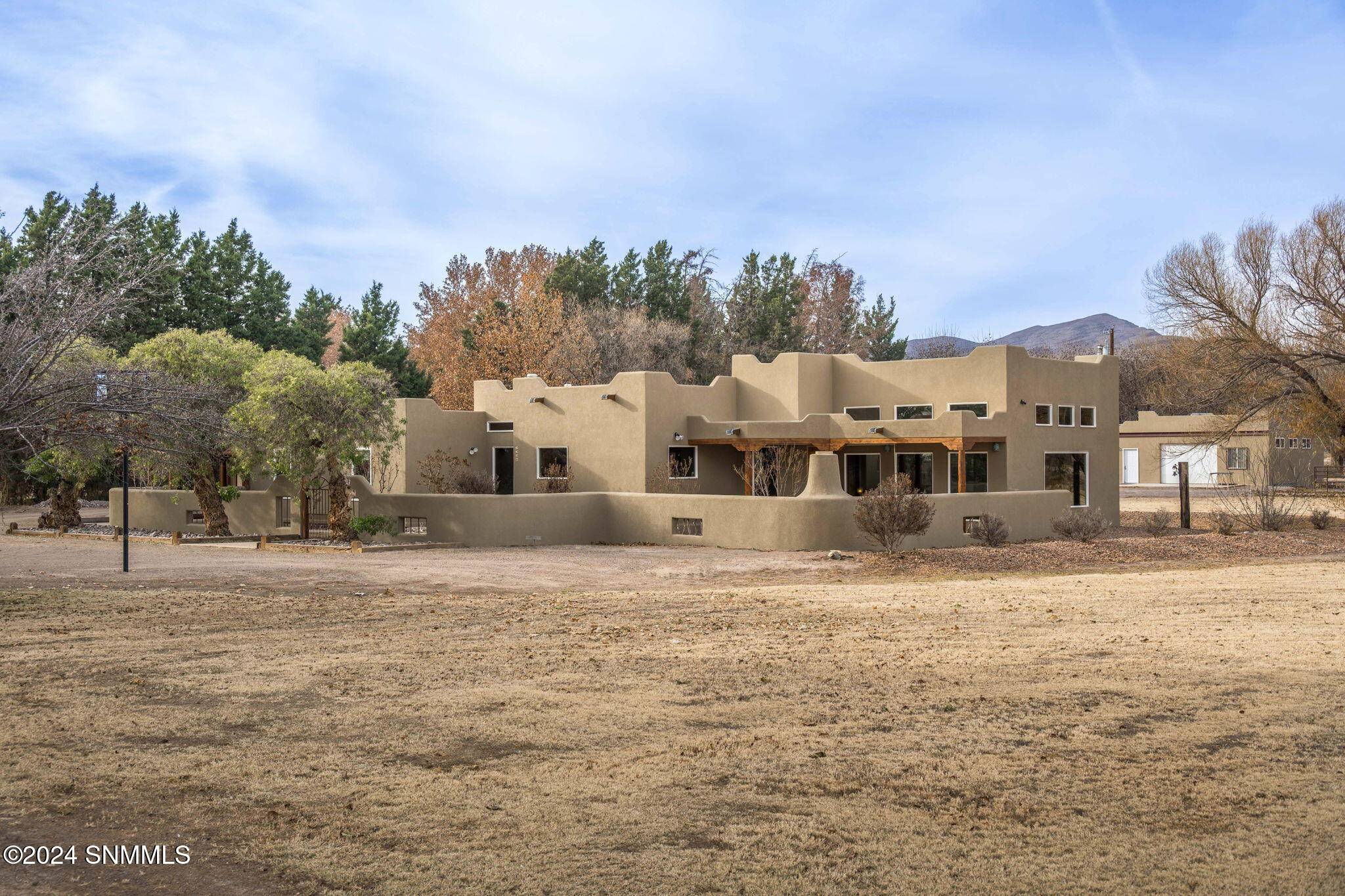 Las Cruces, NM 88007,2234 Alta Mira CT