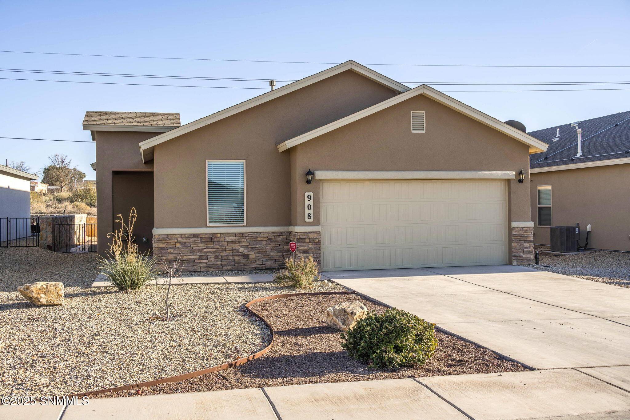 Las Cruces, NM 88007,908 Desert Candle DR