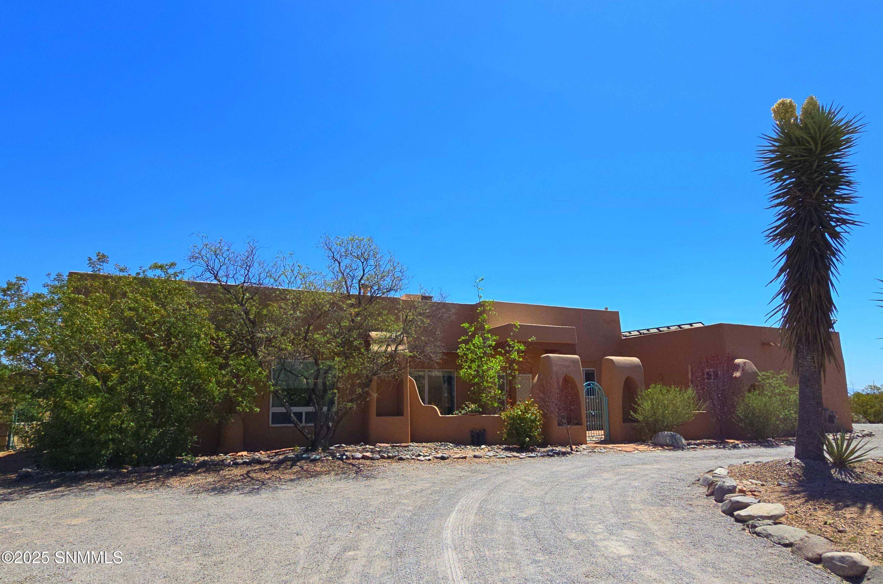 Las Cruces, NM 88011,5423 Angel fire CT