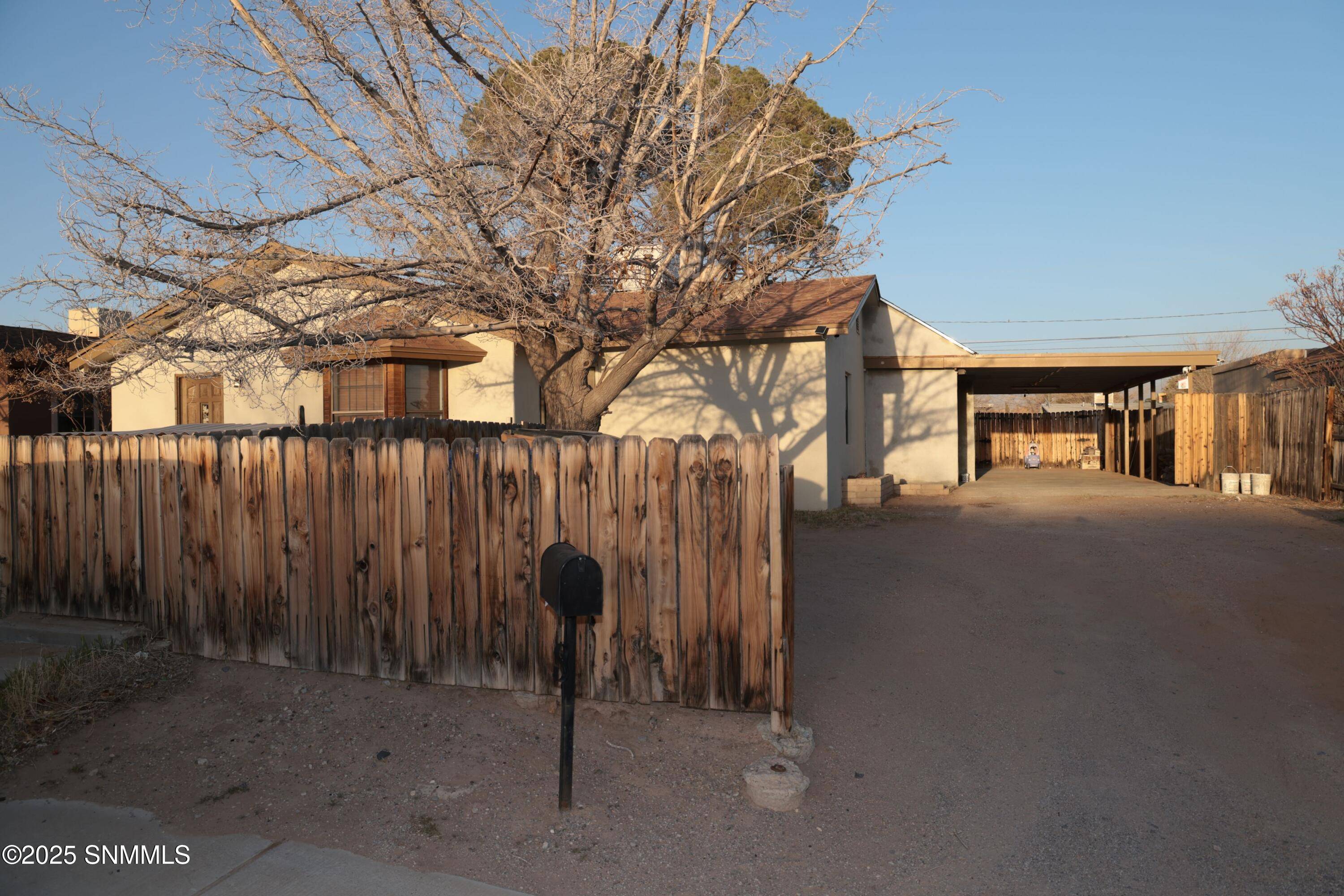 Las Cruces, NM 88001,911 Luna ST