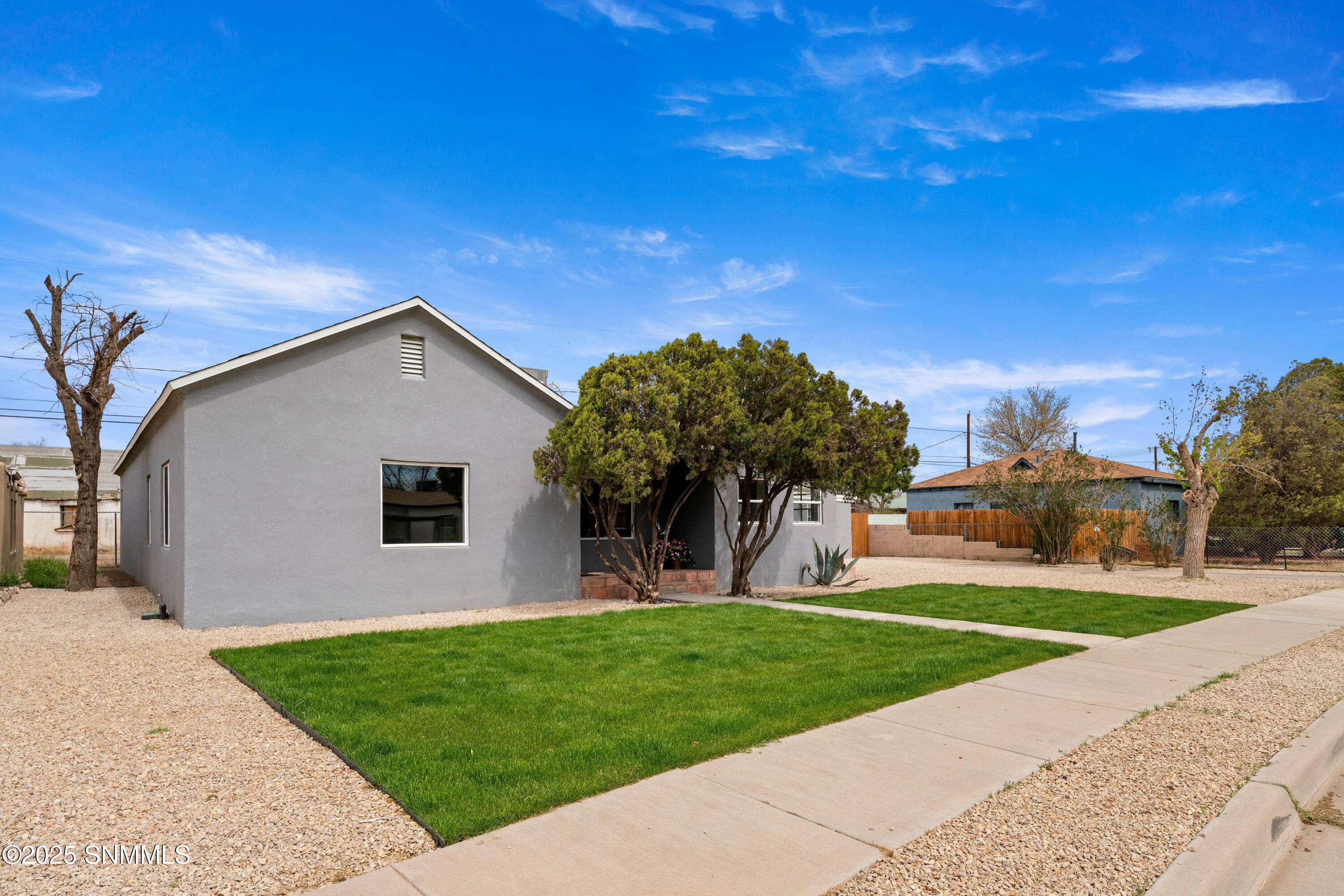 Las Cruces, NM 88005,318 Linda Vista RD